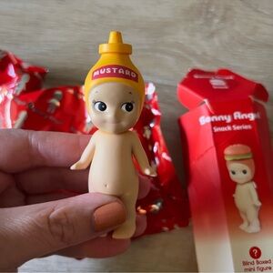 Mustard Sonny angel from snack series